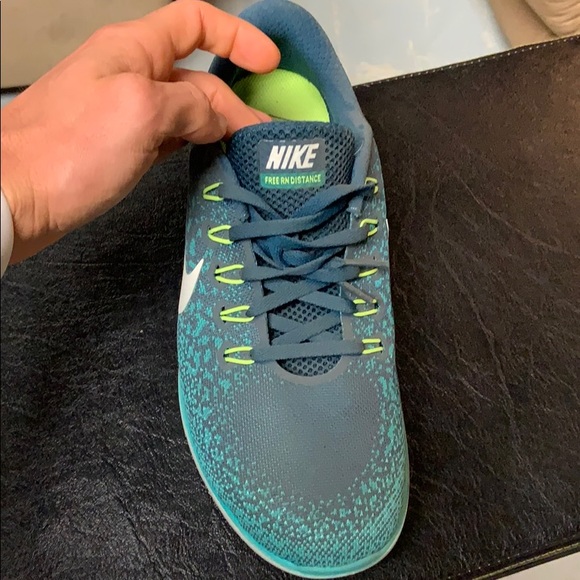 Nike Men Shoe - Picture 2 of 5